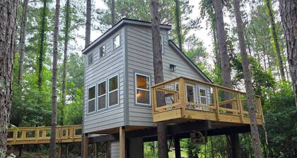 Truly Unique Treehouse - The Fox Den - Holiday Home