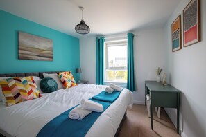 Room - Einstein House - For Contractors, Groups & Families (Northampton)