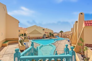 A pool area with multiple swimming pools, sun loungers, and a central staircase. - Vacation Apartment 'Vacanze Mareverde' with Mountain View, Shared Pool and Wi-Fi (Costa Adeje)