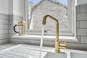 Combined shower/tub, deep soaking tub, hair dryer, towels