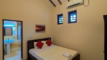 Deluxe Double Room, Balcony, Garden View