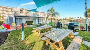 Unclassified image, 5 of 28, button - Kemp`s Ridley 6 - Oceanfront Studio - Heated Pool (Lauderdale-by-the-Sea)
