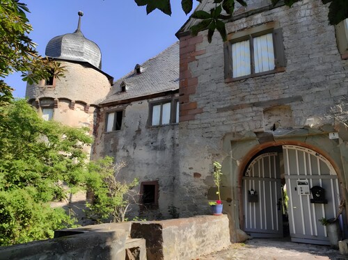 Stay at Schloss Höllrich with Garden & Wi-Fi – Up to 8 Guests