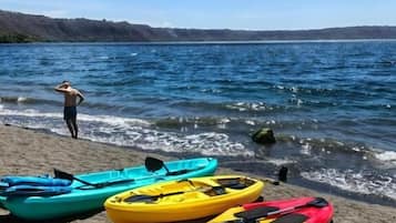 OROPENDOLA 2 | Beach | On the beach, kayaking