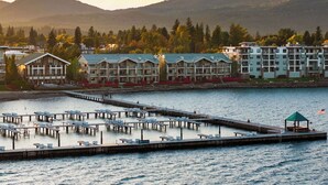 A waterfront hotel with multiple buildings, docked boats, and a pier. - Waterfront Townhouse, Private Hot Tub, Boat Slip (Sandpoint)
