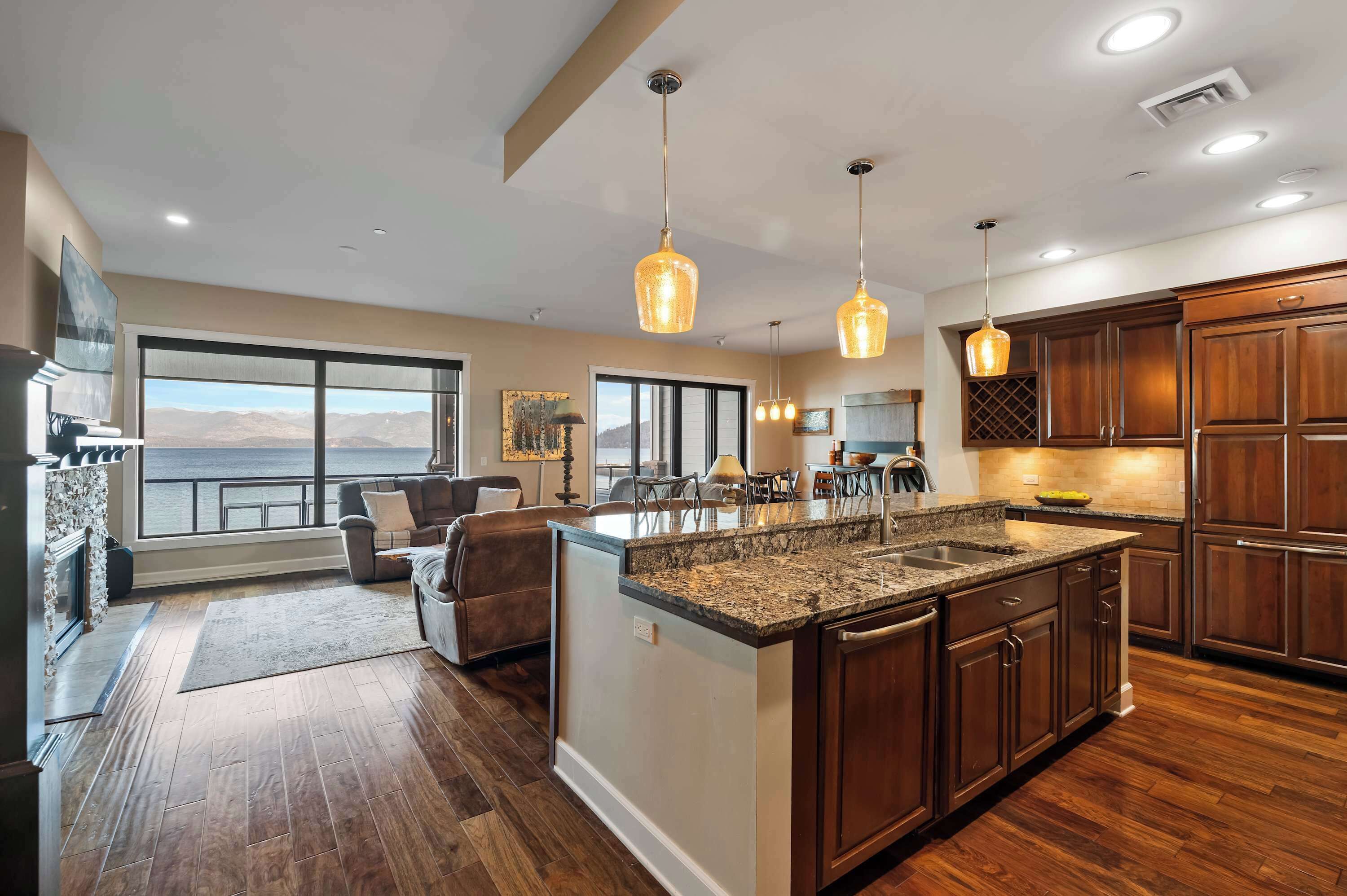 Waterfront Townhouse, Private Hot Tub, Boat Slip - Lake Pend Oreille, ID