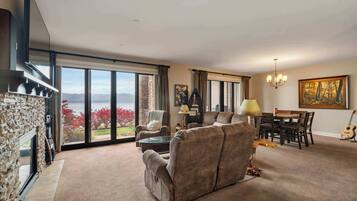 TV, fireplace, offices