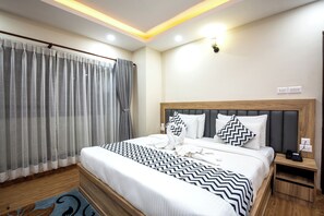 Habitación doble, balcón, vista a la ciudad | Wifi gratis 