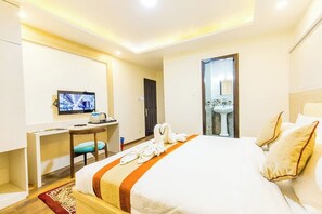 Habitación doble, balcón, vista a la ciudad | Wifi gratis 