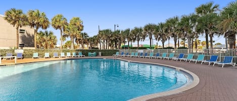 คอนโด, เตียงคิงไซส์ 1 เตียง และโซฟาเบด (Tidewater 2112) | สระว่ายน้ำ | สระว่ายน้ำในร่ม, สระว่ายน้ำกลางแจ้ง