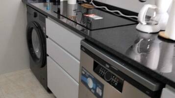 Cocina privada | Refrigerador y microondas
