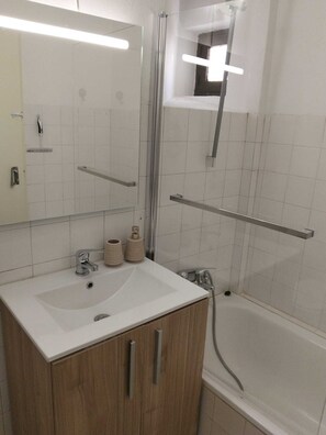 Comfort-Apartment, 3 Schlafzimmer, Terrasse, Strandnähe | Badezimmer