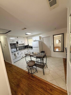 Private kitchen - Portofino- Nottingham Hide Away- 4BR 2 Bath (Montgomery)