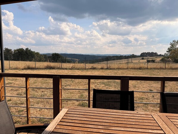 Outdoor dining - Vrbo Property (Aubusson-d'Auvergne)
