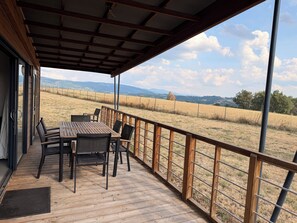 Outdoor dining - Vrbo Property (Aubusson-d'Auvergne)