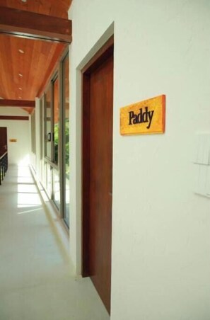 Interior - ONA Garden Villa: Double Room with Balcony (Galle)