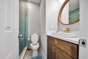 Bathroom - The Tarpon Hideaway - 2 Min Walk to Downtown Tarpon (Tarpon Springs)