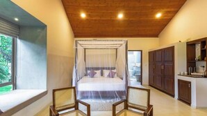 Iron/ironing board, WiFi, bed sheets - ONA Garden Villa: Deluxe Suite (Galle)