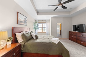 3 habitaciones, tabla de planchar con plancha, wifi y ropa de cama 