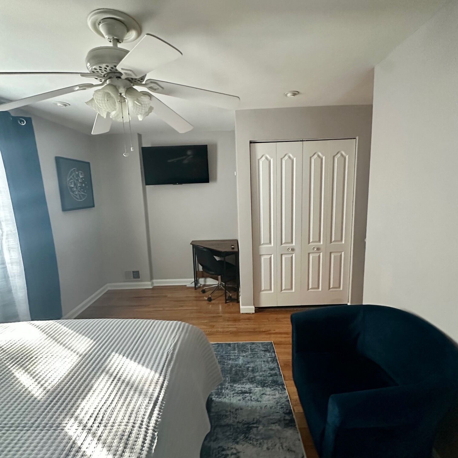3 bedrooms, iron/ironing board, WiFi, bed sheets