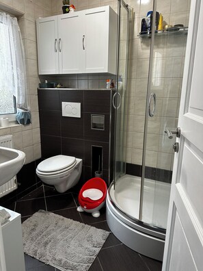 Bathroom - Vrbo Property (Würzburg)