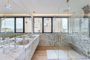Bathroom - Foz do Douro Luxury Penthouse , Rooftop Terrace & Bathtub (Unknown)