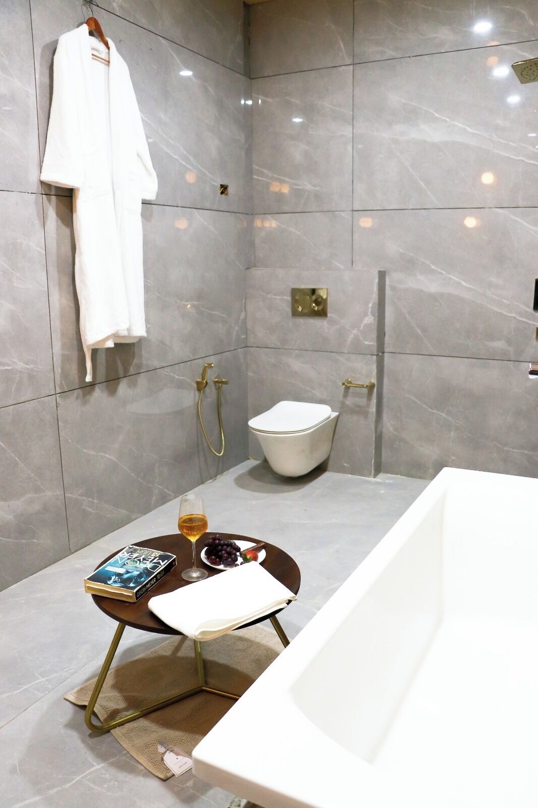Habitación con 1 cama matrimonial o 2 individuales, vista a la montaña | Baño | Amenidades de baño gratuitas, secadora de cabello, toallas, jabón 