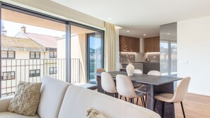 A modern apartment with a dining area, sofa, and kitchen. - Polacos Residence | 2BR | Apt S by LovelyStay (Vila Nova de Gaia)
