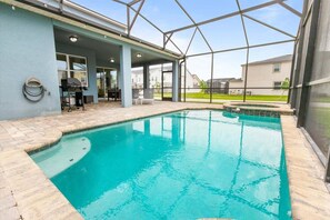 Pool - South facing private pool and hot tub/Themed beds/7 miles to Disney/games room (Kissimmee)