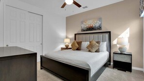 Room - New Listing! 7 miles Disney/South facing pool and spa / (Kissimmee)