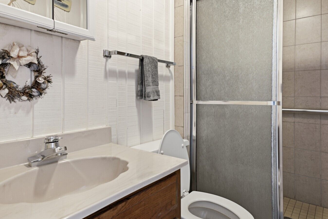 Hair dryer, towels