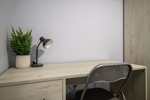 Quarto casal luxo, banheiro privativo | Parte interna