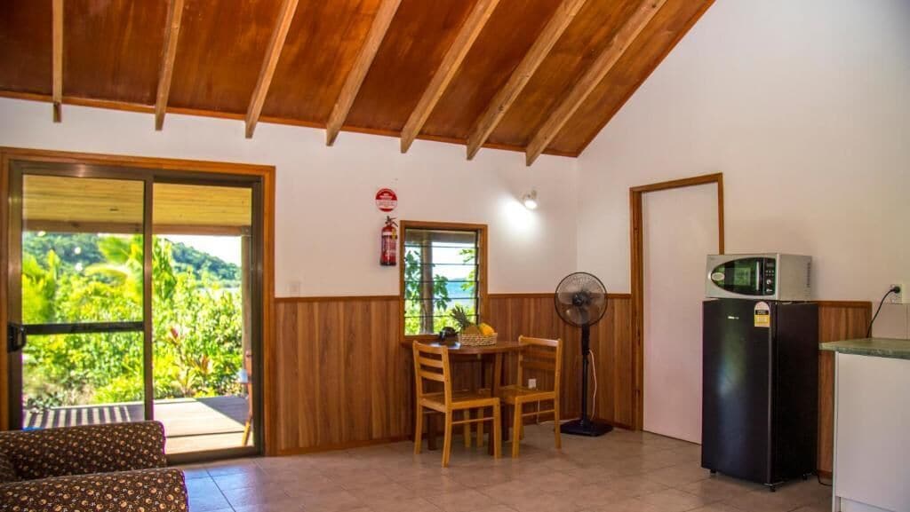 Estudio estándar, cocina, vista a la playa | Restaurantes