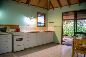 Private kitchen - No Worries bay (Volivoli)
