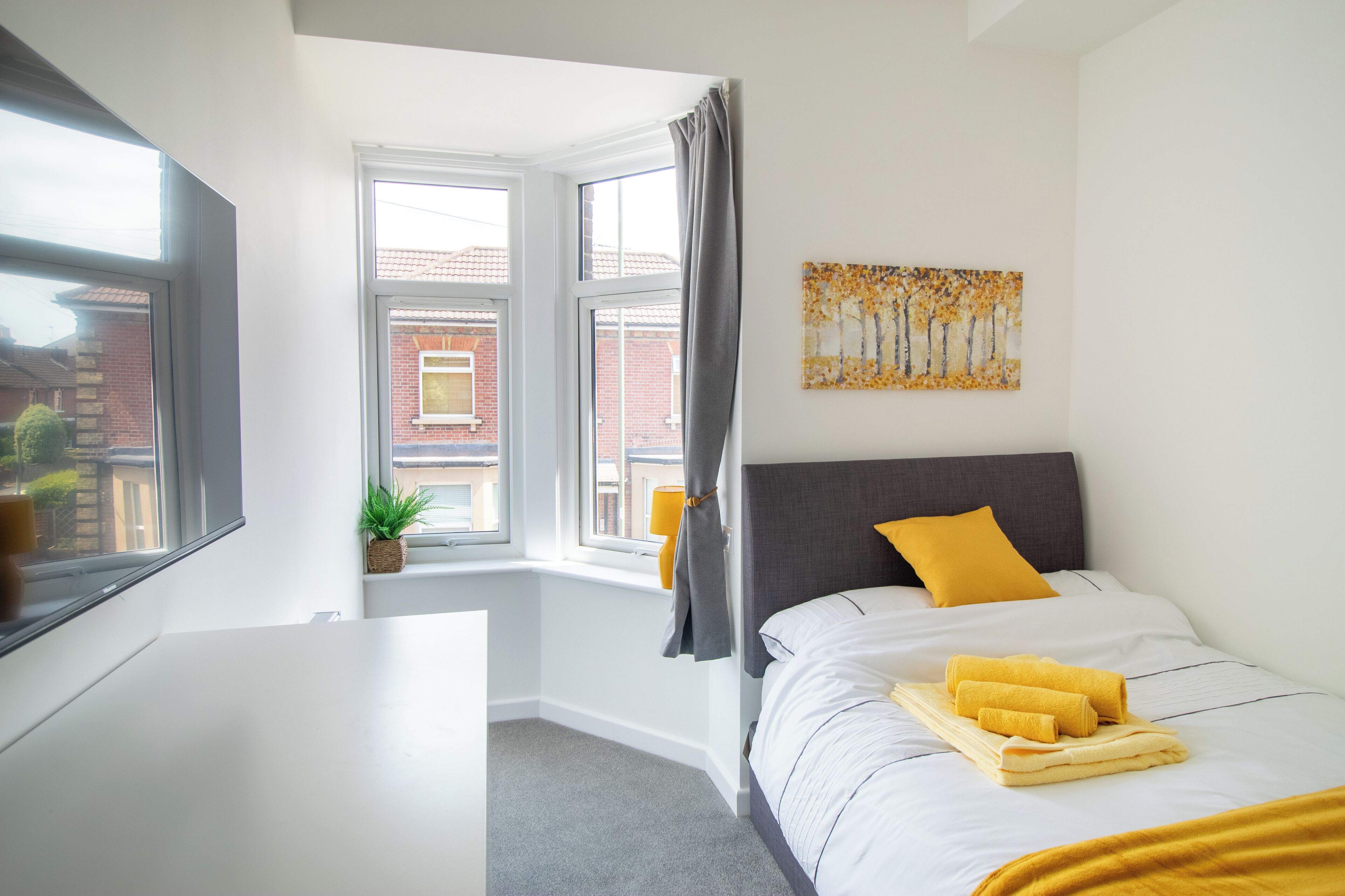 Basic Double Room, Private Bathroom | Soundproofing, iron/ironing board (on request), WiFi (free)