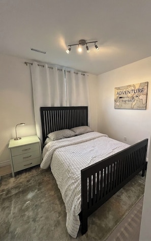2 chambres, fer et planche à repasser, Wi-Fi, draps fournis