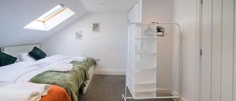 Iron/ironing board, WiFi, bed sheets