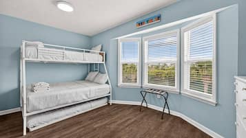 3 bedrooms, desk, iron/ironing board, travel cot