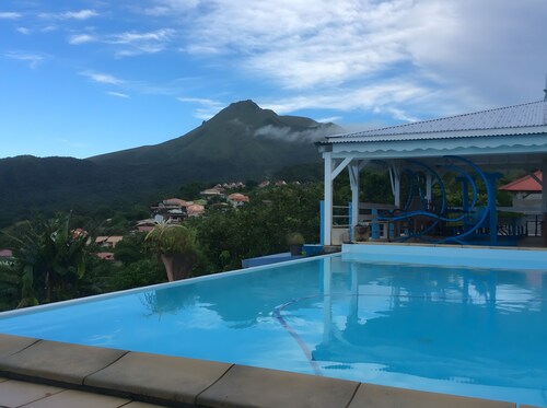 Guest House 'Villa Pelée' with Sea View, Balcony and Wi-Fi