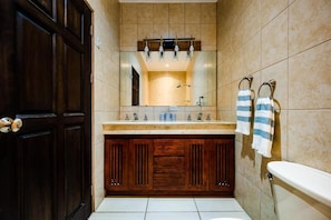 Bathroom - Flamingo Tower 26 (Playa Flamingo)
