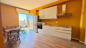 Full-size fridge, oven, stovetop, cookware/dishes/utensils
