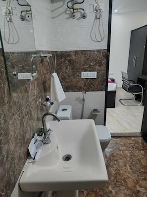 Chambre Standard Double ou avec lits jumeaux | Salle de bain
