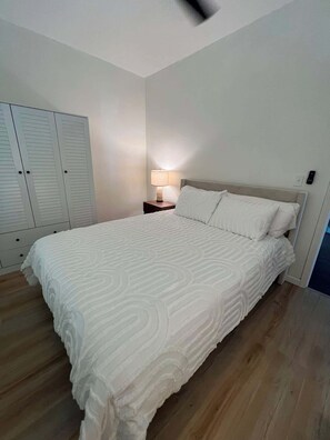 Internet, bed sheets - Cozy Home for Travel Nurses or Professionals (Owosso)