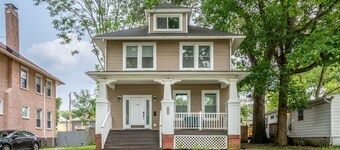 Spacious 3 BR Home with Fire Pit & Fenced Backyard - Pet Friendly