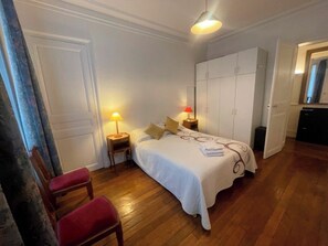 1 bedroom, desk, iron/ironing board, travel cot - Charming 1-bedroom apartment in Paris perfect for your stay (Paris)