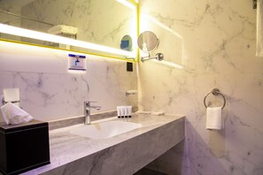 Chambre Supérieure, vue mer | Salle de bain
