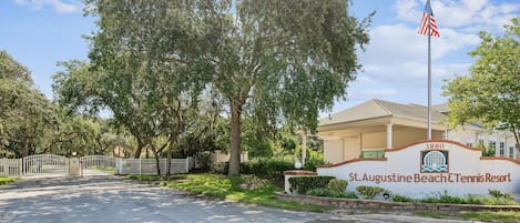 Condo (2 Bedrooms) | Property amenity