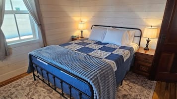 Desk, iron/ironing board, WiFi, bed sheets