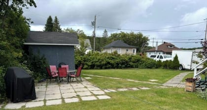 Trans-Canada Stopover basement apartment with full kitchenand space.