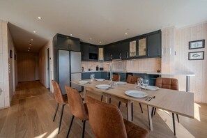 Dining - Spacious Apartment in city centre (Hol)
